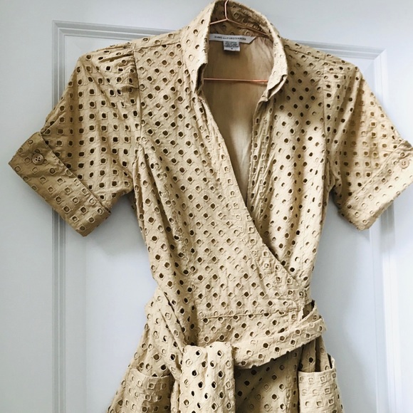 DVF Diane von Furstenberg Tan EYELET BELTED WRAP DRESS Great Condition Size 4 - Picture 5 of 5
